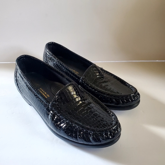 SAS Black Crocodile Pattern Loafers Women's Size 7M - Picture 1 of 9